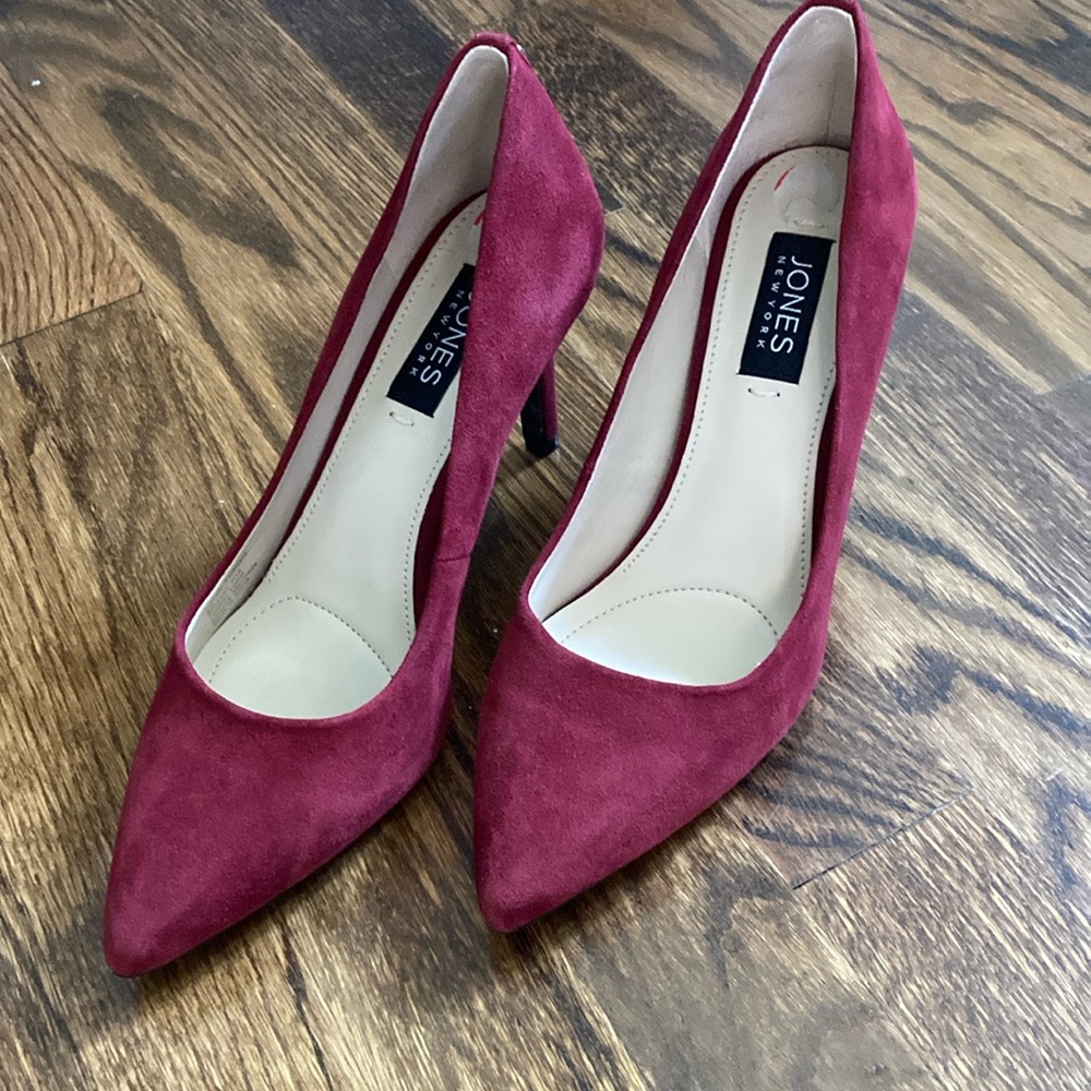Jones New York Red Suede Heels 👠